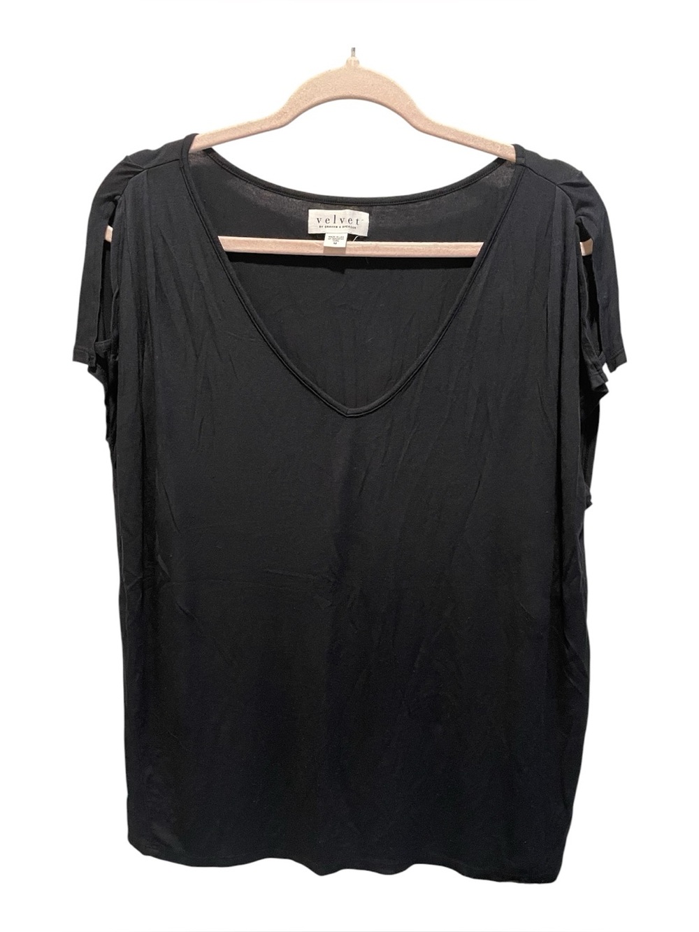 Velvet by Graham & Spencer very soft black open shoulder short sleeve. Size M